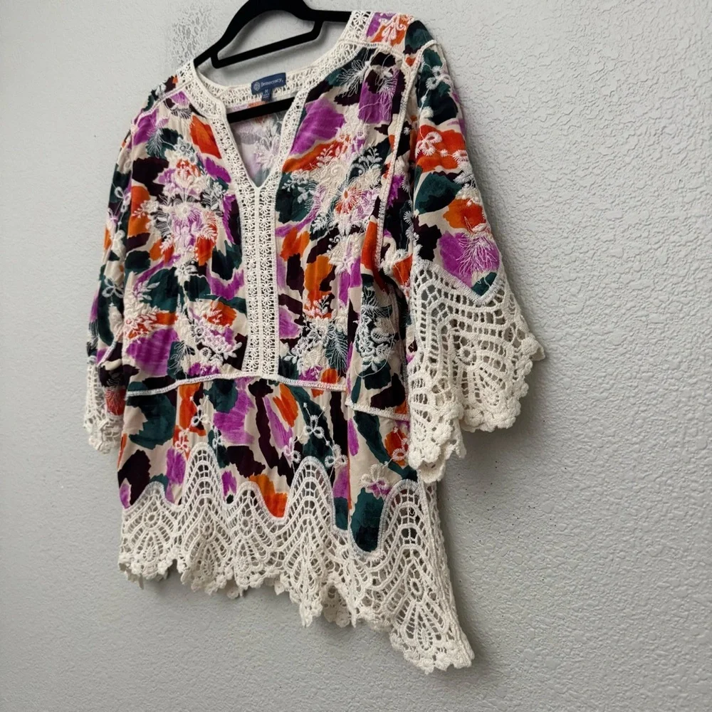 Democracy Three Quarter Sleeve V-Notch Neck Peplum Crochet Printed Woven Top M - Picture 8 of 15